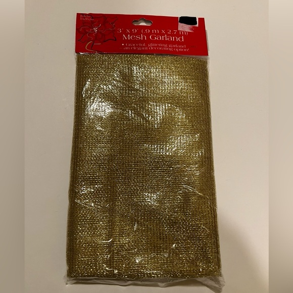 Other - NWT GOLD MESH GARLAND.